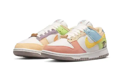 Nike Dunk Low SE Sun Club 