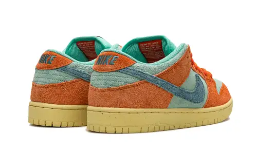 Nike SB Dunk Low Orange Emerald Rise 