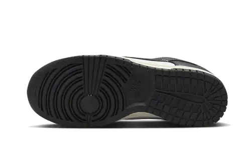 Nike Dunk Low Vintage Panda