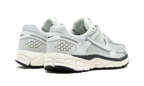 Nike Zoom Vomero 5 Photon Dust 