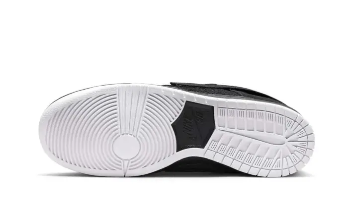 Nike SB Dunk Low Gnarhunters