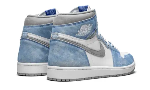 Air Jordan 1 Retro High OG Hyper Royal 