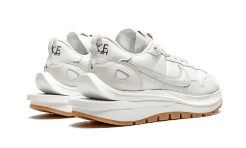 Nike Vaporwaffle Sacai Sail Gum 
